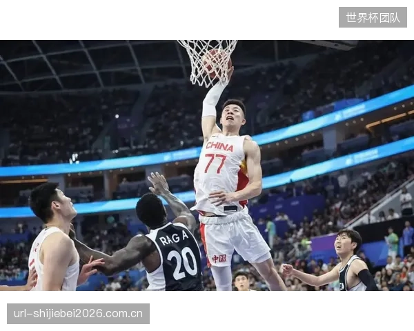 张镇麟转会后迅速融入上海防守体系，其锋线抢断能力成球队屏障。